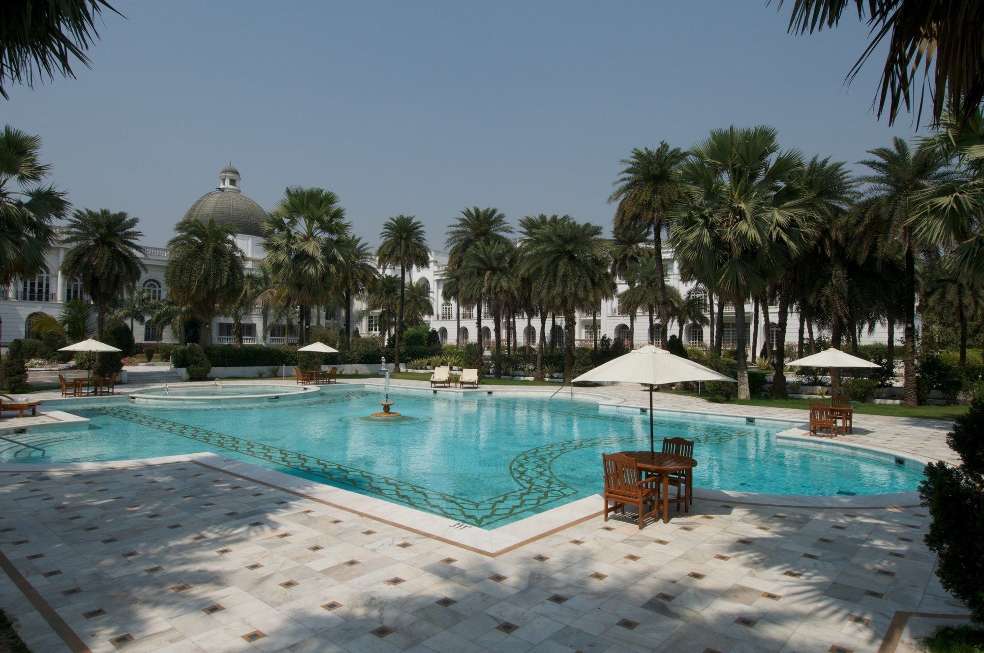 Hotel Taj Mahal Lucknow Esterno foto